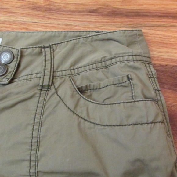 Ann Taylor Loft Khaki Cargo Pants, Size 6 - Picture 2 of 6